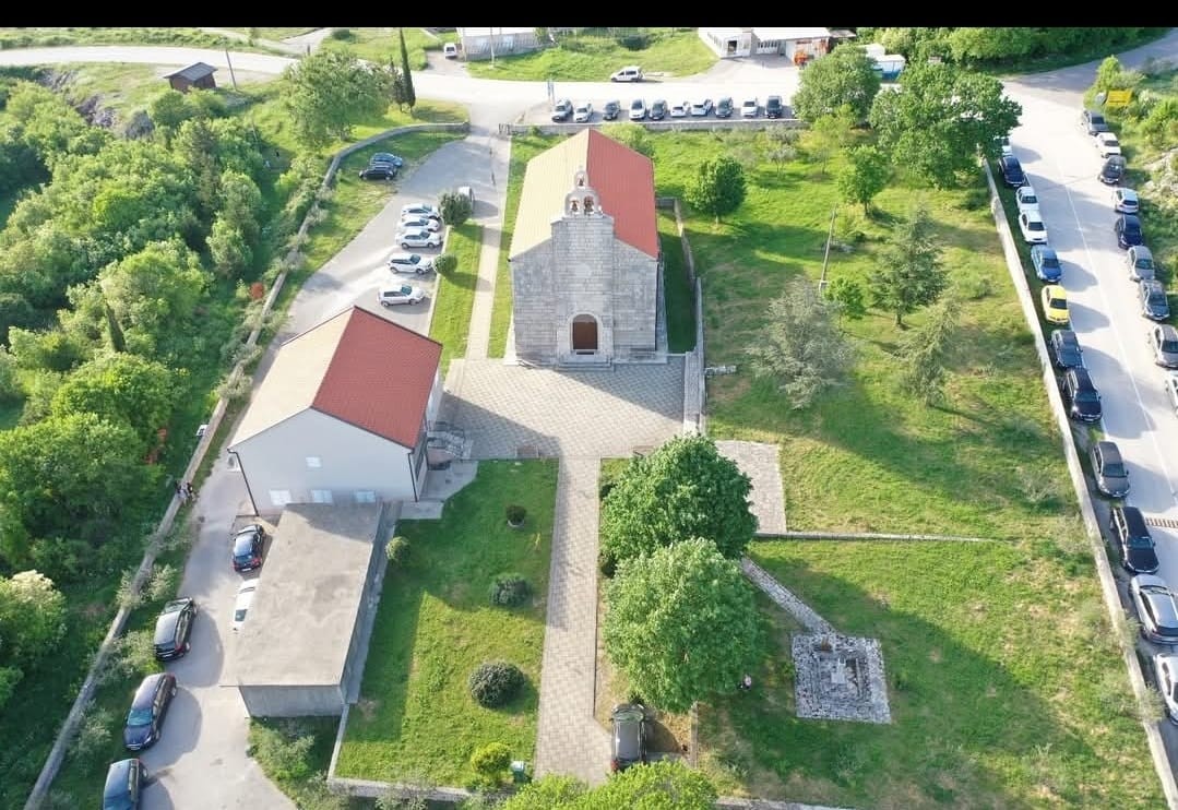 Crkva koja je preživjela ratove i potrese danas treba nas - Mate Bulić pjeva za obnovu crkve u Trebinji